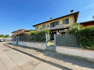 Villetta a schiera in Vendita a Inverno e Monteleone, 209'000€, 150 m²