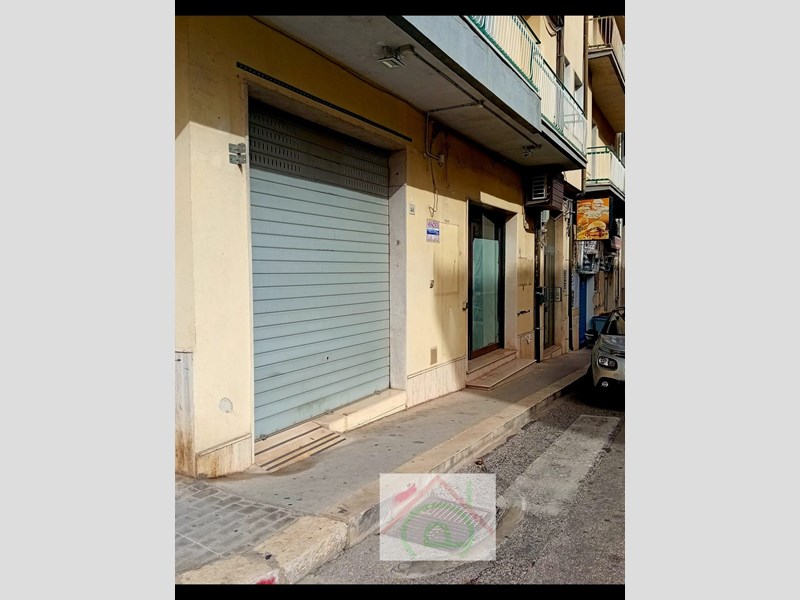 Immobile commerciale in Vendita a Ragusa, zona Carcere, 150'000&euro;, 95 m²