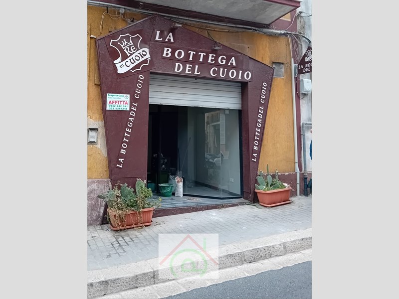 Immobile commerciale in Affitto a Ragusa, zona Villa Margherita, 350€, 30 m²