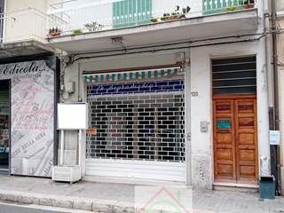 Immobile commerciale in Vendita a Ragusa, zona Rotatoria Via Carducci , 90'000&euro;, 90 m²