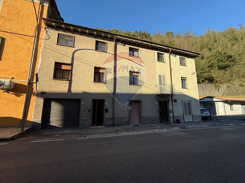 Casa Semi Indipendente in Vendita a Coreglia Antelminelli, zona Calavorno, 200'000€, 430 m²