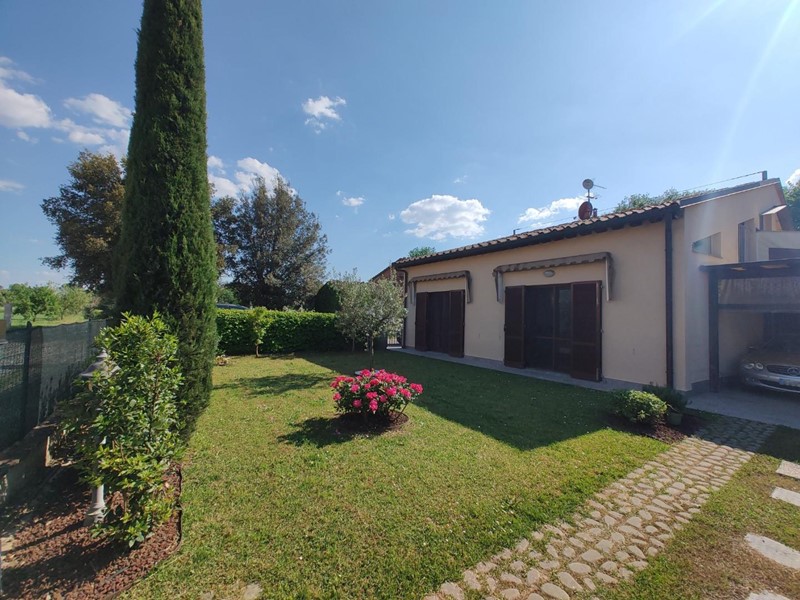 Casa Indipendente in Vendita a Castelfranco di Sotto, zona Orentano, 349'000€, 164 m², arredato, con Box