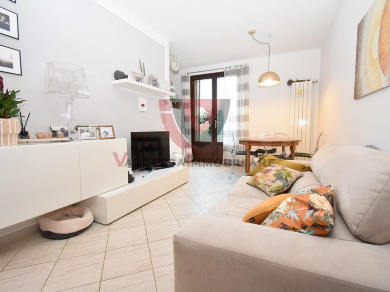 Trilocale in Vendita a Casole d'Elsa, zona Cavallano, 150'000€, 86 m², arredato, con Box