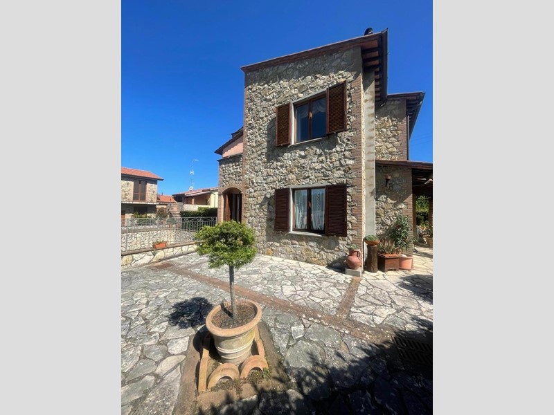 Villa bifamiliare in Vendita a Murlo, zona Casciano, 295'000€, 170 m²
