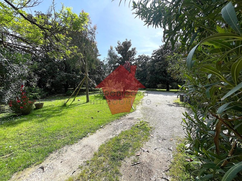 Appartamento in Vendita a Pietrasanta, zona Marina di Pietrasanta, 750'000€, 125 m²