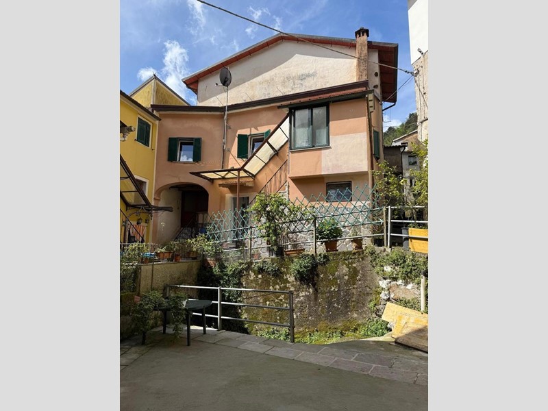 Villetta a schiera in Vendita a Massa, zona Canevara, 45'000&euro;, 50 m², arredato