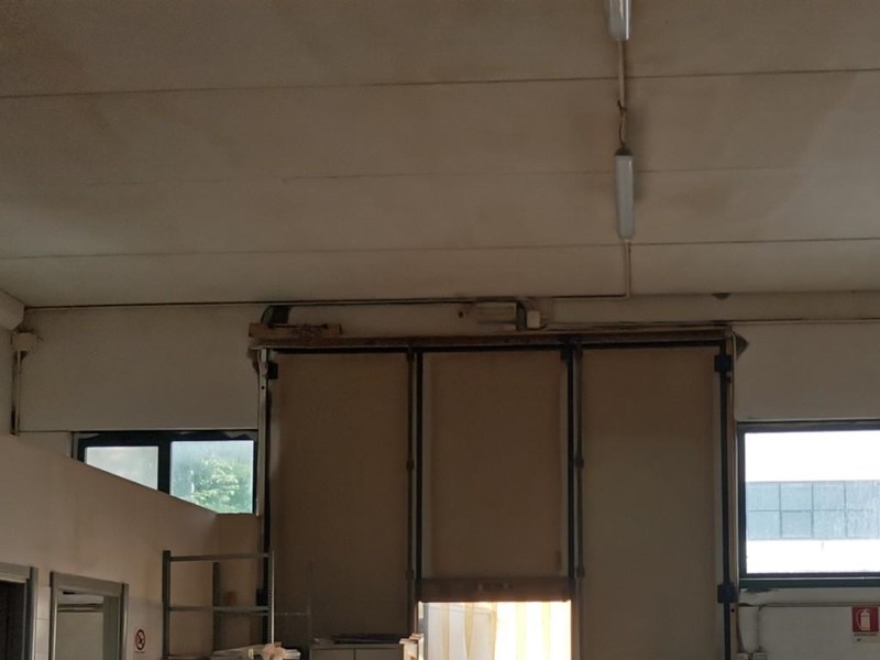 Capannone in Vendita a Colle di Val D'Elsa, 200'000&euro;, 300 m²