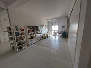 Quadrilocale in Vendita a Pontedera, 130'000€, 93 m², arredato