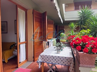 Trilocale in Vendita a Massa, zona Ronchi, 250'000&euro;, 65 m², arredato, con Box