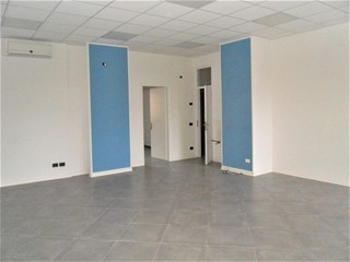 Immobile commerciale in Affitto a Capannori, zona Lunata, 690€, 70 m²