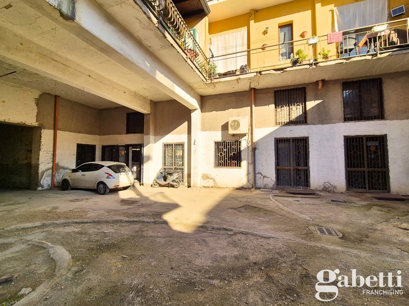 Negozio in Vendita a Pomigliano d'Arco, 350'000€, 310 m²