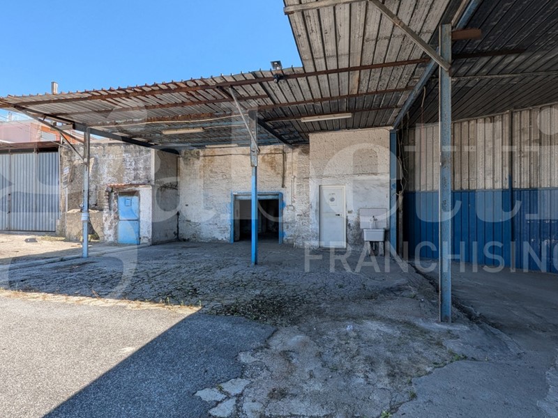 Negozio in Affitto a Bacoli, 590€, 38 m²