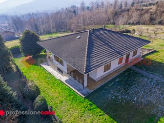 Villa in Vendita a Cantalupa, 250'000€, 300 m²