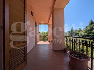 Casa Indipendente in Vendita a Perugia, 375'000€, 510 m²