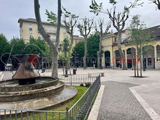 Negozio in Affitto a Fiuggi, 3'000€, 160 m², arredato