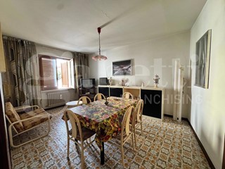 Casa Indipendente in Vendita a Bellante, 110'000€, 350 m², arredato
