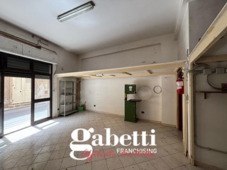 Magazzino in Affitto a Bagheria, 600€, 90 m²
