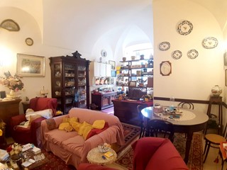 Bilocale in Vendita a Napoli, 350'000€, 140 m²