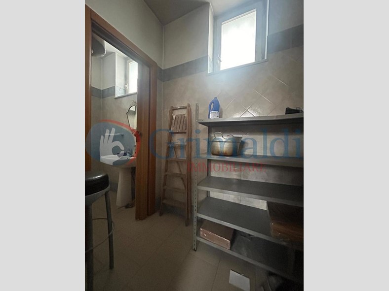 Laboratorio in Affitto a Quarto, 800€, 60 m²