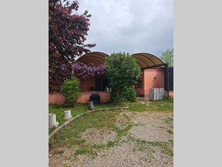 Negozio in Affitto a Cervaro, 1'800€, 230 m²