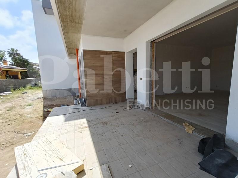 Villa bifamiliare in Vendita a Anzio, 320'000€, 100 m²
