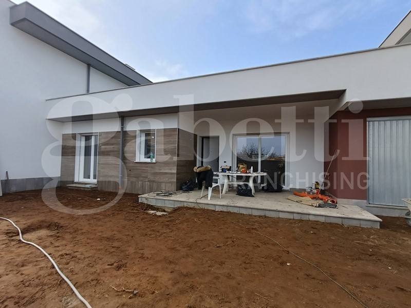 Villa bifamiliare in Vendita a Anzio, 320'000&euro;, 100 m², con Box