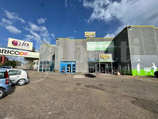 Magazzino in Vendita a Bellante, 230'000€, 288 m²