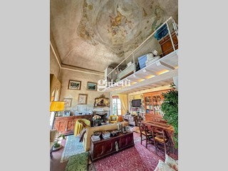 Villa bifamiliare in Vendita a Fiesole, 2'350'000€, 400 m²