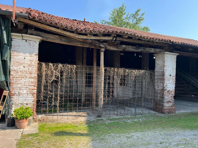 Casale in Vendita a Pozzoleone, 25'000&euro;, 130 m²
