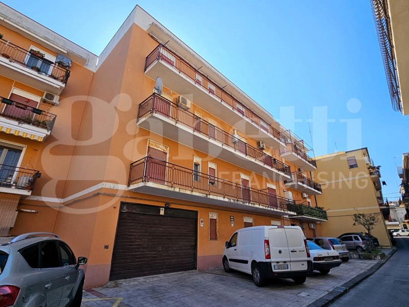 Quadrilocale in Vendita a Spadafora, 85'000€, 120 m²