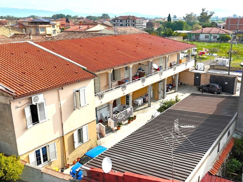 Casa Indipendente in Vendita a Grazzanise, zona VIA OBERDAN 89, 490'000€, 540 m²