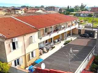 Casa Indipendente in Vendita a Grazzanise, zona VIA OBERDAN 89, 490'000€, 540 m²