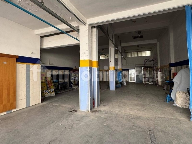 Capannone in Vendita a Roccarainola, 200'000€, 200 m²