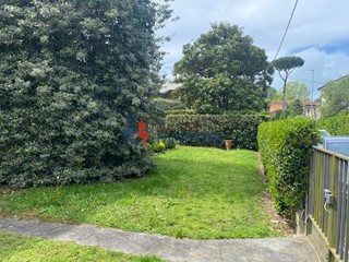 Villa in Vendita a Viareggio, 500'000€, 200 m², arredato