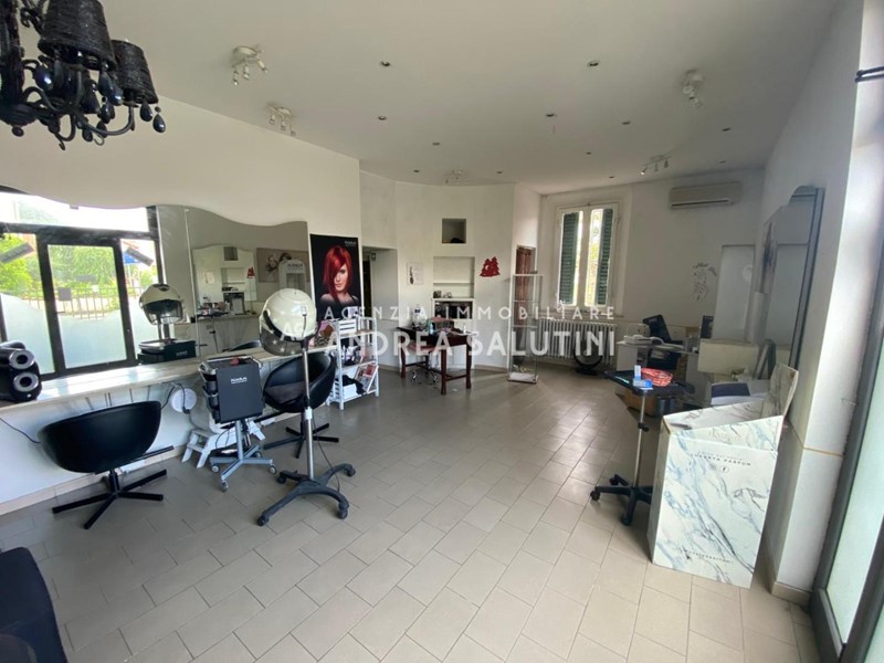 Negozio in Vendita a Santa Croce sull'Arno, 49'000€, 70 m²