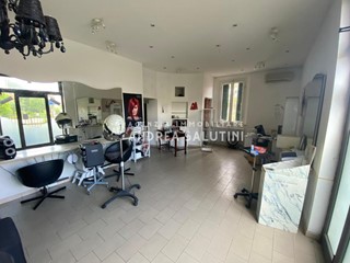 Negozio in Vendita a Santa Croce sull'Arno, 49'000€, 70 m²