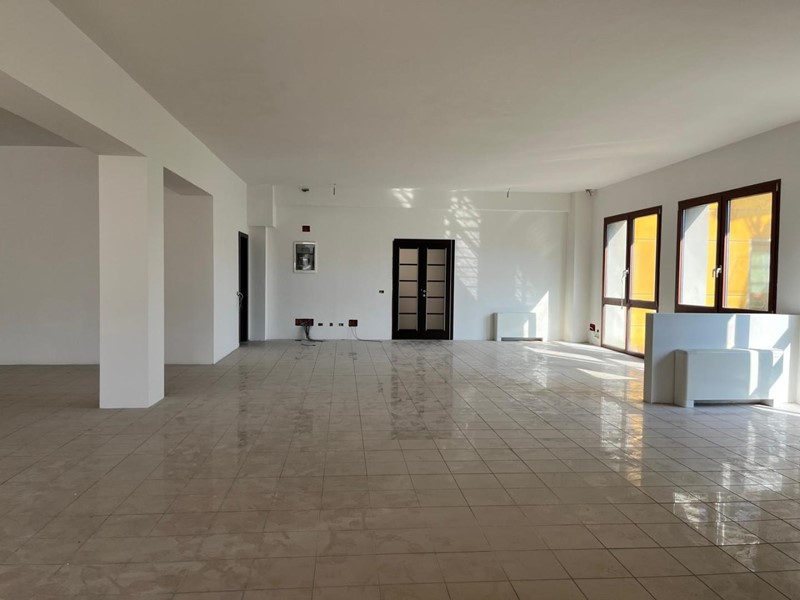 Ufficio in Vendita a Quarrata, 175'000&euro;, 200 m²