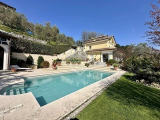 Villa in Vendita a Castelnuovo Magra, 1'200'000€, 350 m², arredato