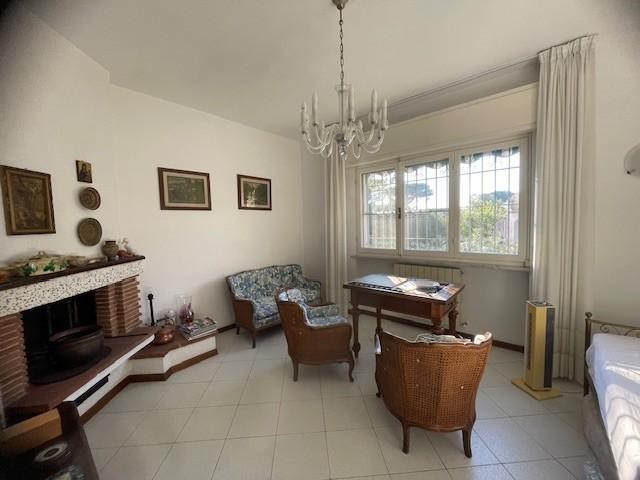 Villa bifamiliare in Affitto a Pisa, zona Tirrenia, 3'000€, 120 m², arredato