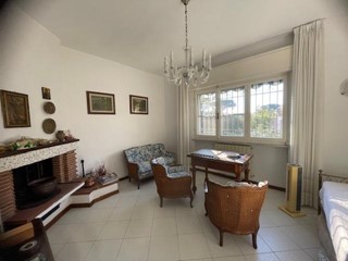 Villa bifamiliare in Affitto a Pisa, zona Tirrenia, 3'000€, 120 m², arredato