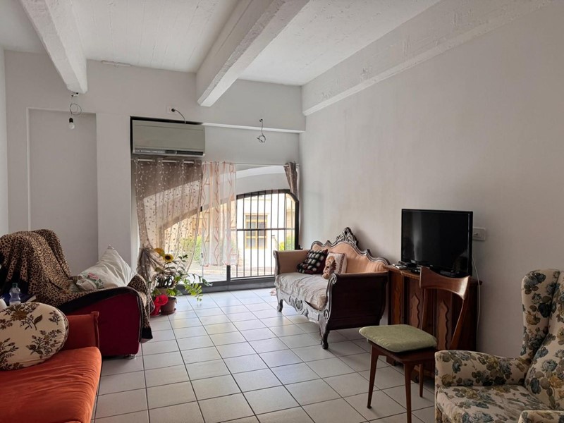 Trilocale in Vendita a Siena, 250'000&euro;, 130 m², arredato