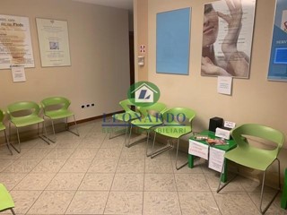 Ufficio in Affitto a Montecatini Terme, 1'500€, 120 m²