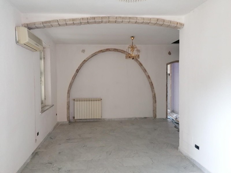 Trilocale in Vendita a Carrara, zona Avenza, 63'000€, 58 m²