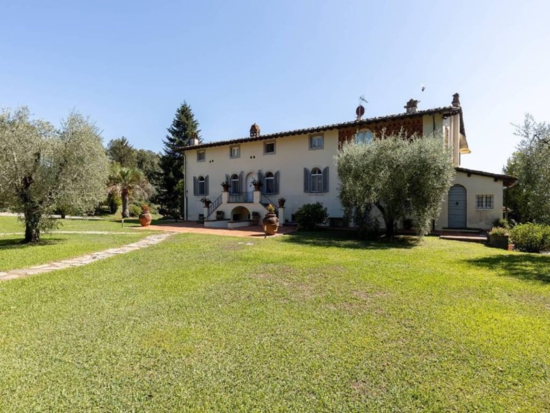 Casale in Vendita a Capannori, zona Segromigno In Monte, 2'700'000€, 900 m², arredato