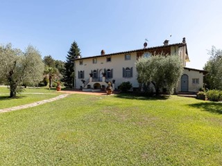 Casale in Vendita a Capannori, zona Segromigno In Monte, 2'700'000€, 900 m², arredato