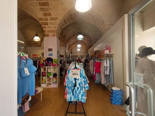 Negozio in Affitto a Brindisi, 2'100€, 115 m²