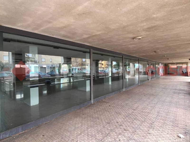 Negozio in Vendita a Bagheria, 183'750€, 382 m²