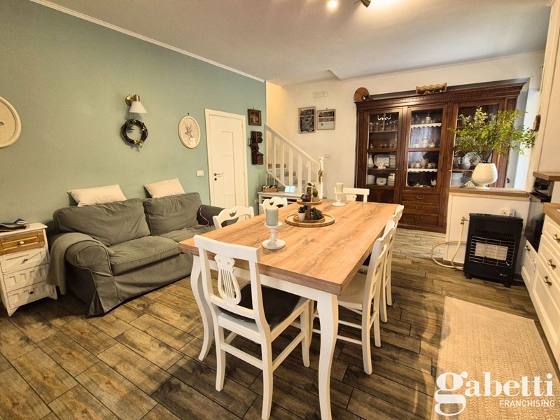 Casa Indipendente in Vendita a Pomigliano d'Arco, 158'000€, 65 m²