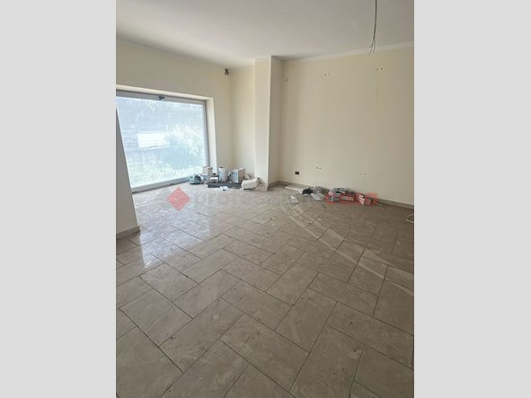 Negozio in Vendita a Corigliano Rossano, 250'000€, 331 m²