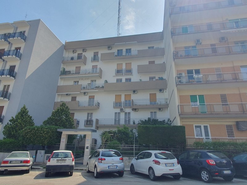 Trilocale in Vendita a Bari, 70'000€, 90 m²